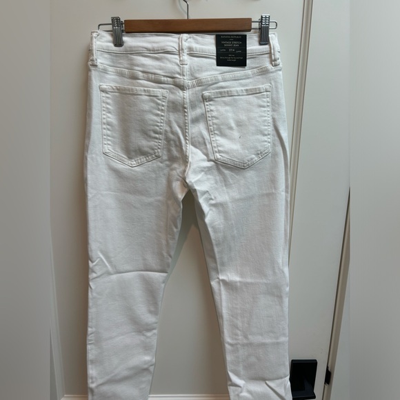 Banana Republic NWT midrise vintage stretch white jeans - Picture 3 of 4